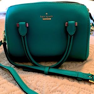 EUC Kate Spade purse with detachable strap.